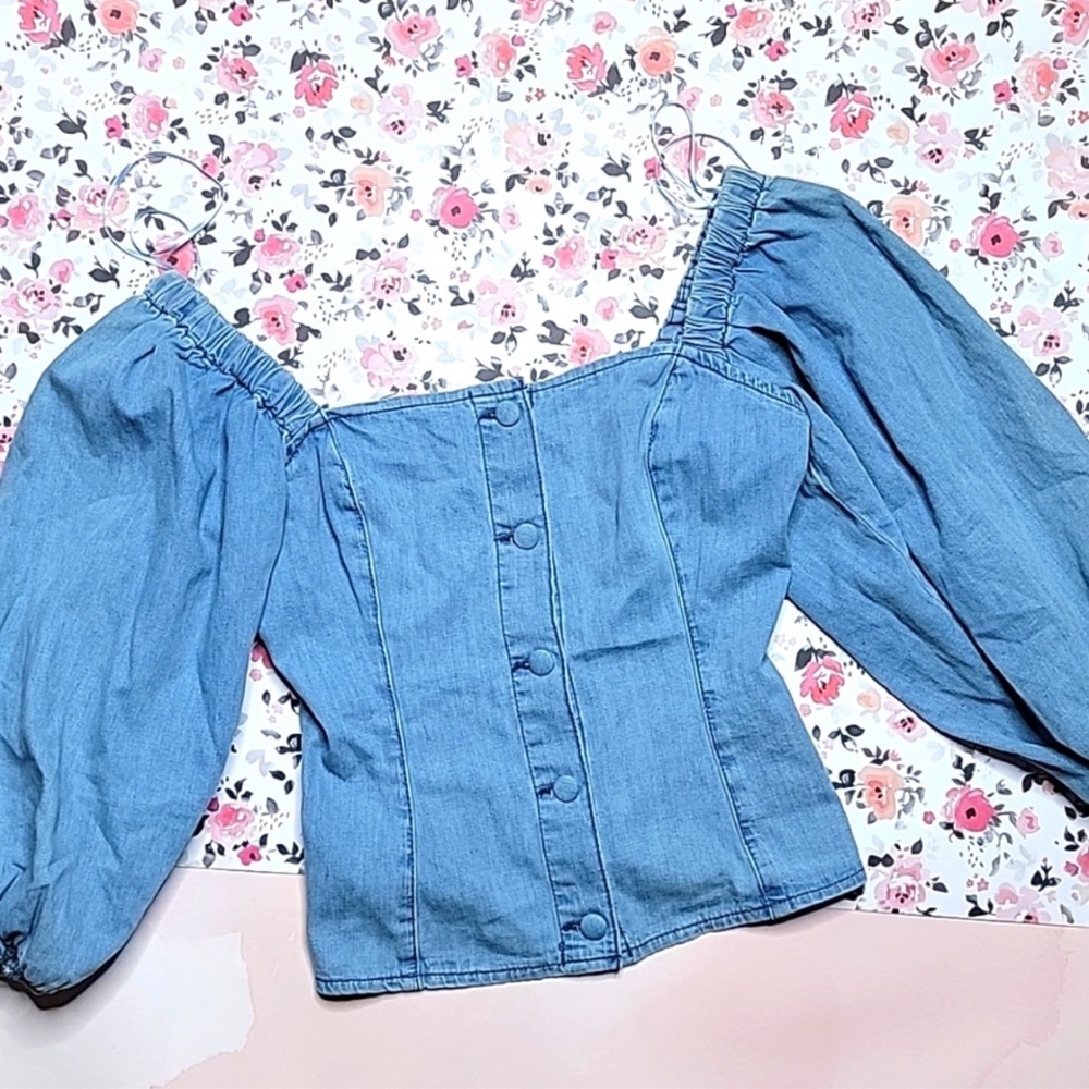 NWT Denim crop top with peasant style sleeves. In perfect NWT condition - Picture 3 of 3